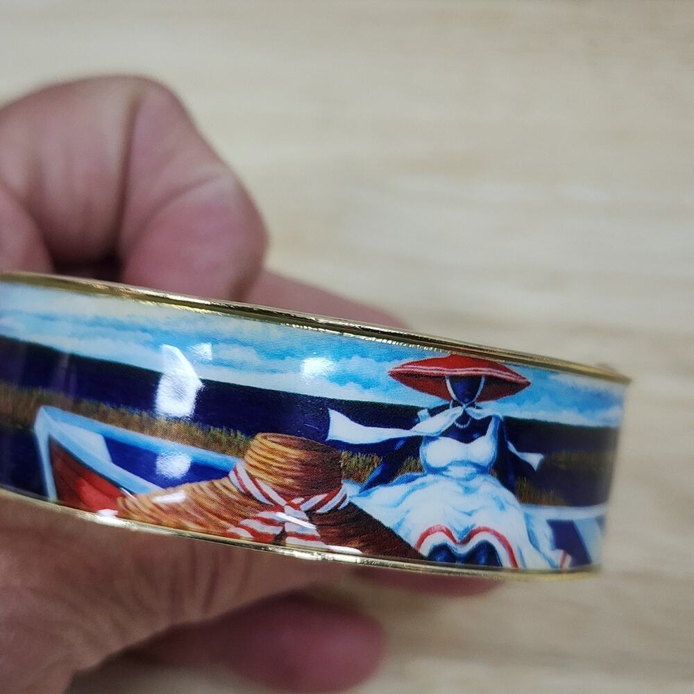 Unsigned Coastal Beach Scene Hinged Bangle Bracelet Gold Tone Art Print Resin